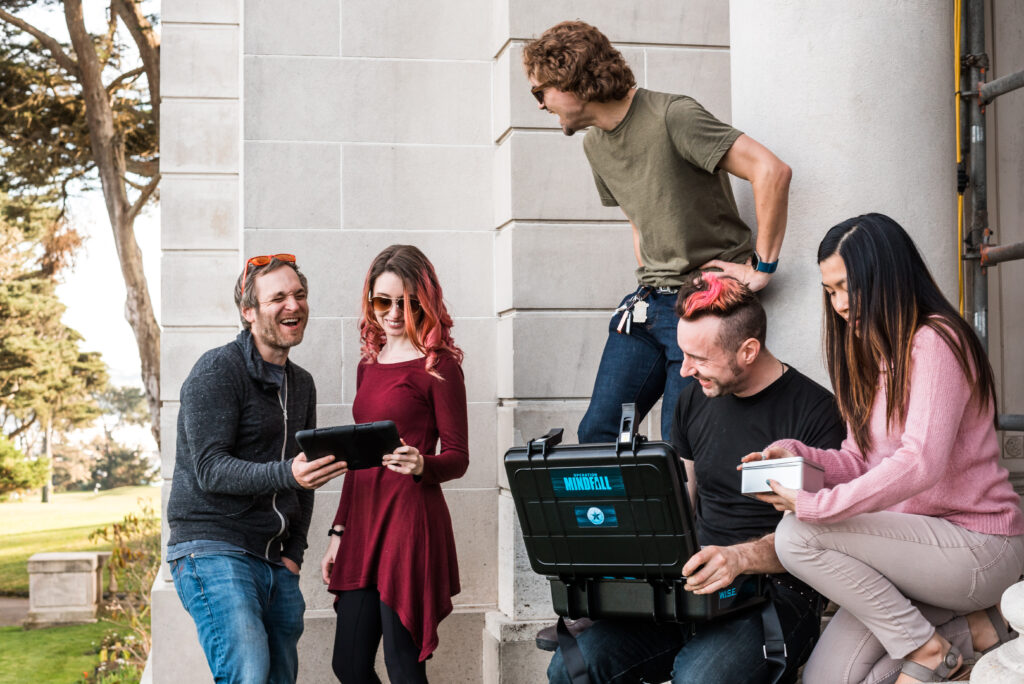 Equipa com o iPad e o ActionPack durante um escape game ao ar livre